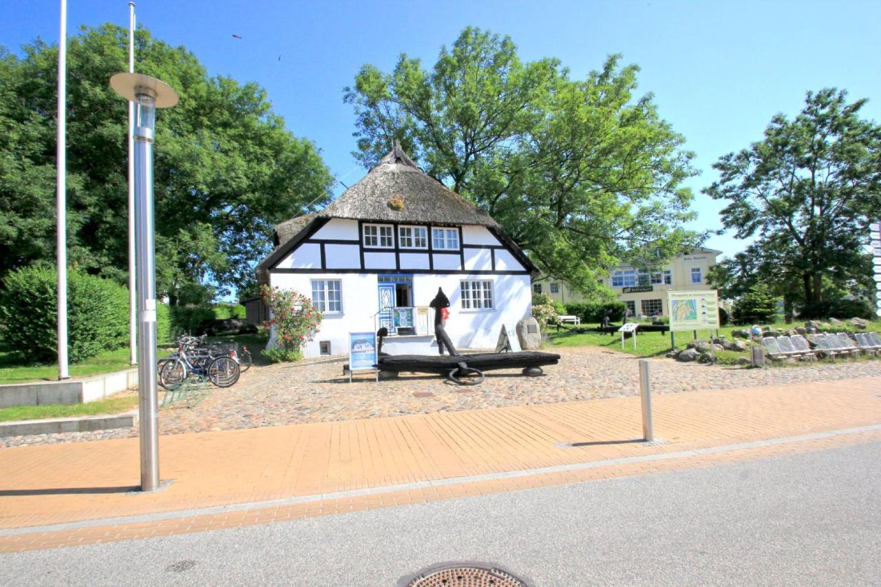 Zentrale Fewo Mit Balkon, Gratis Nutzung Vom Ahoi Erlebnisbad Und Sauna In Sellin - Villa Buskam Fewo 27 Goehren  Buitenkant foto