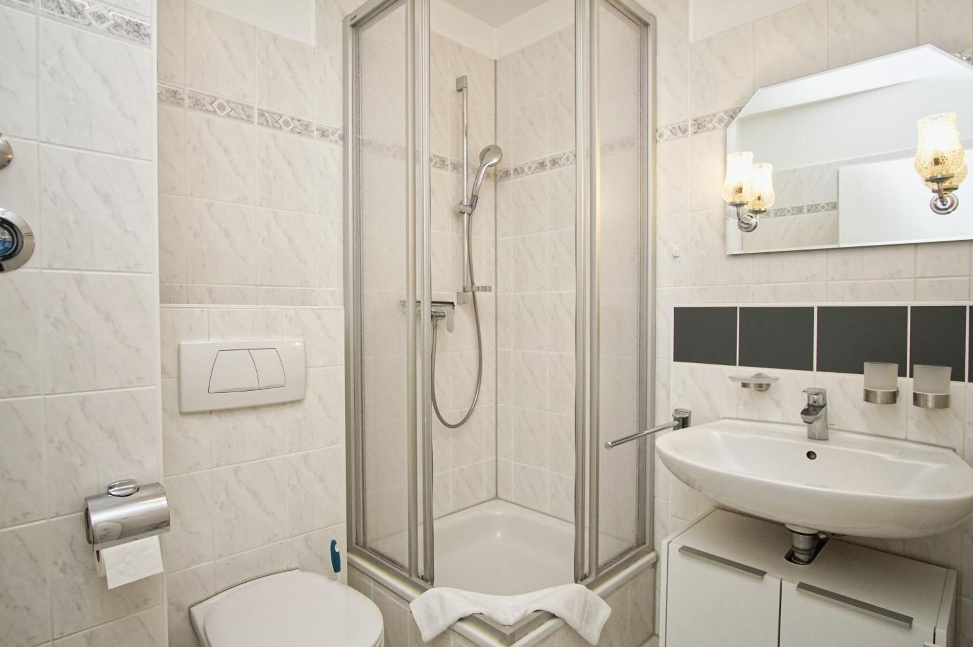 Zentrale Fewo Mit Balkon, Gratis Nutzung Vom Ahoi Erlebnisbad Und Sauna In Sellin - Villa Buskam Fewo 27 Goehren  Buitenkant foto